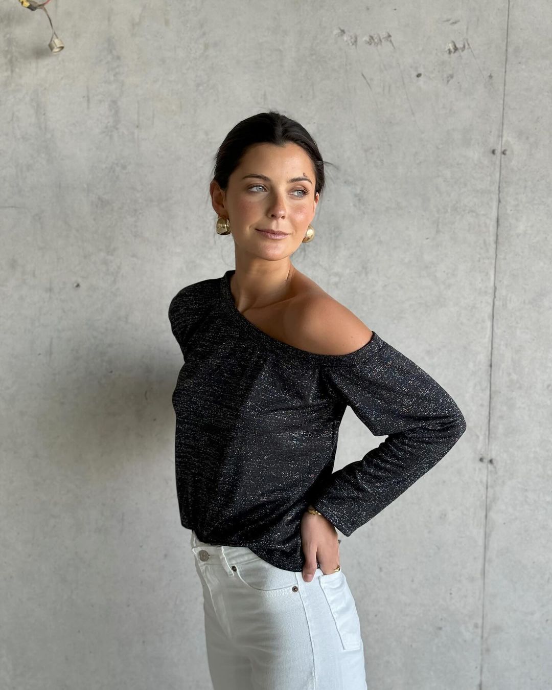 Juicy Asymmetrical Neckline Long-Sleeve Shimmery Top