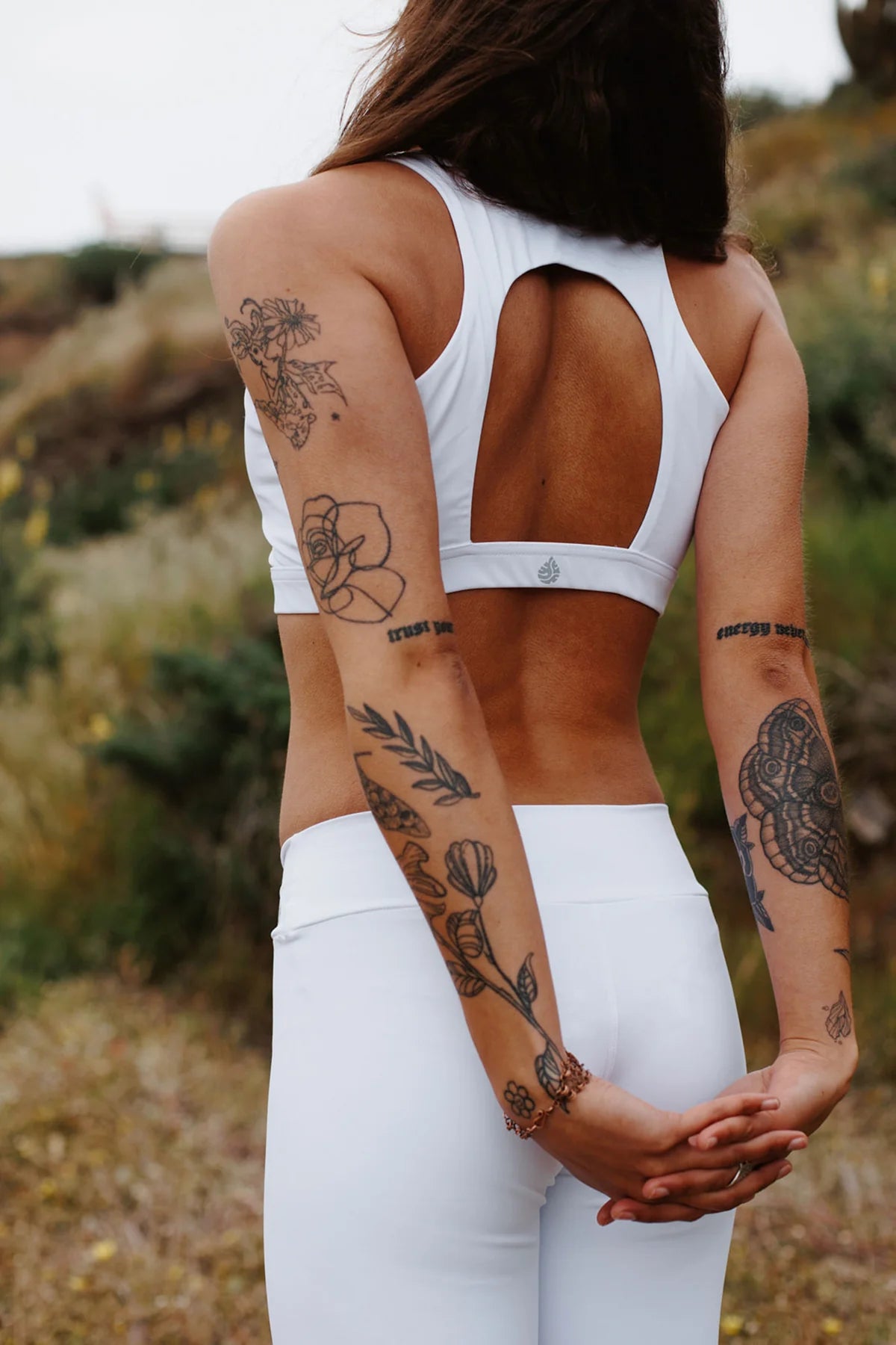 Top Bella Sports Bra White and Puelo Leggings Set