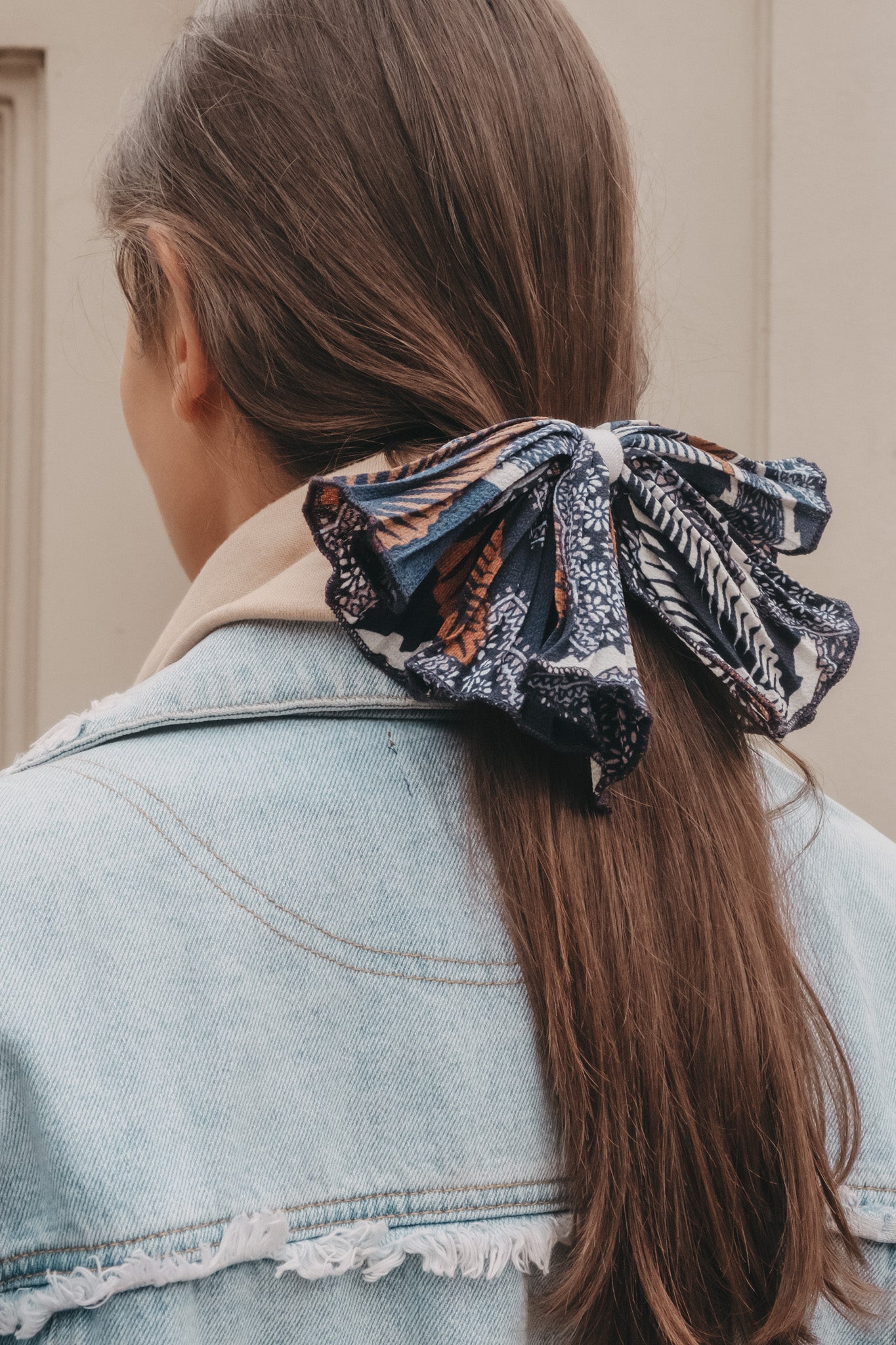 Amazon Indigo Espiga Bow Hair Barrette